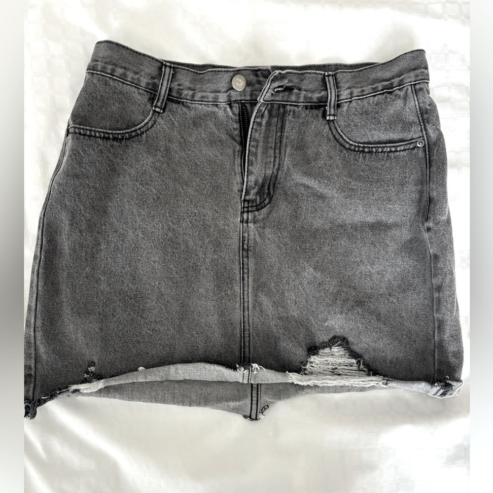 Womens chelsea & violet gray distressed denim skirt adult size Medium